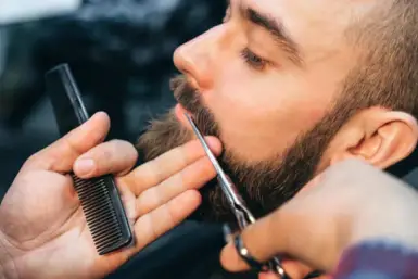 aprendiendo en el curso barbero y corte basico